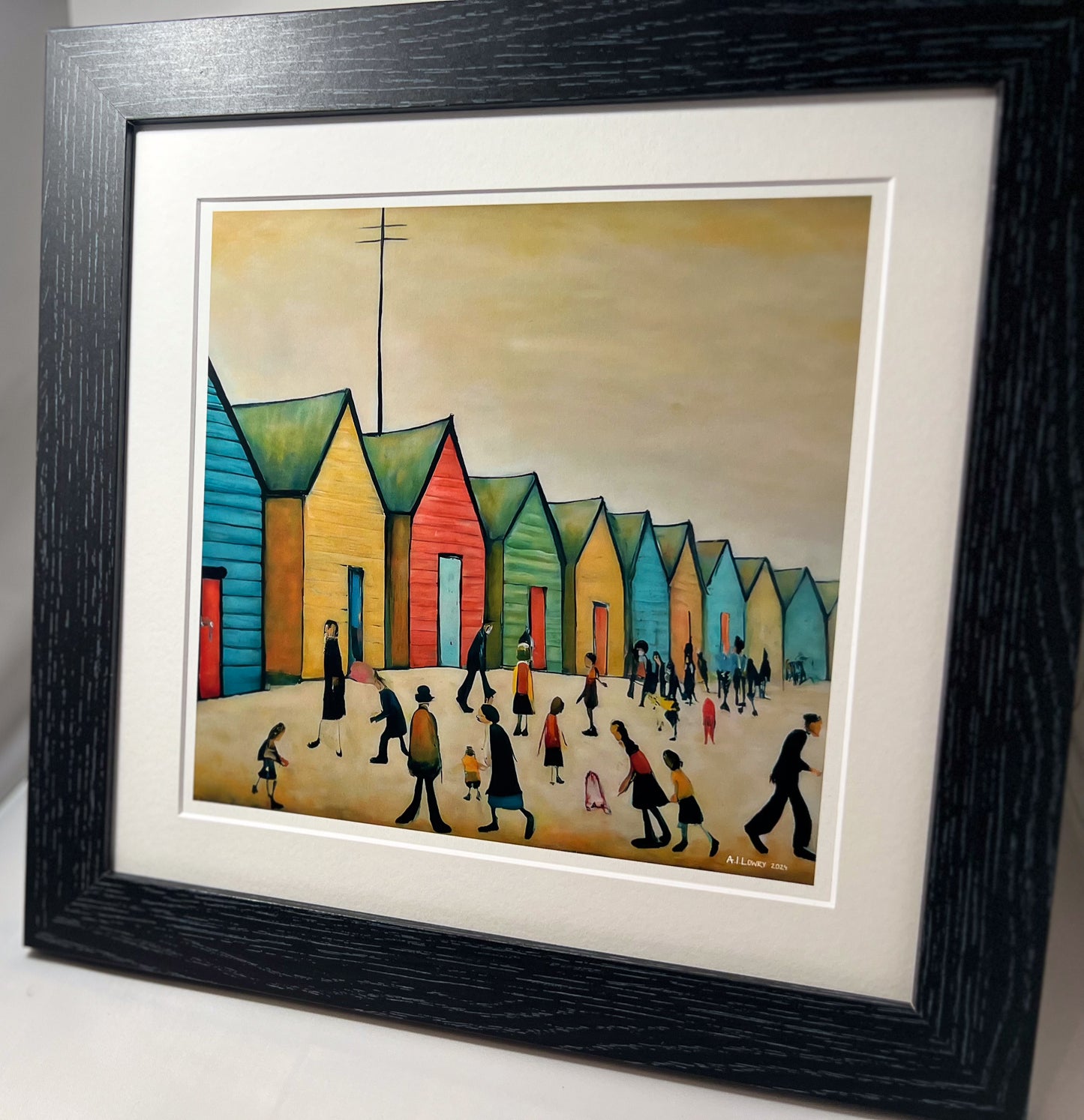 Brighton Beach Huts - Impression d'art giclée 21 cm carré. Image attachante dans le style de LS Lowry