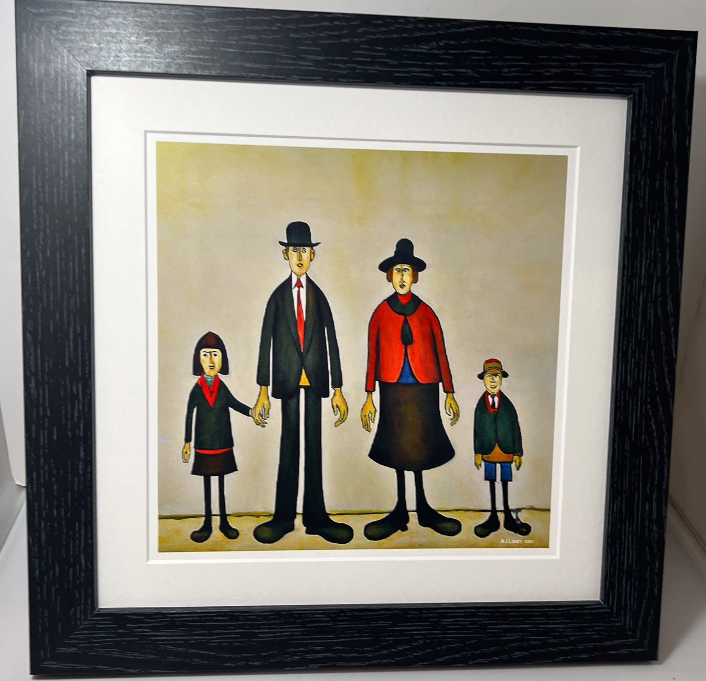 Portrait de famille - Impression d'art giclée 21 cm carré. Image attrayante dans le style de LS Lowry