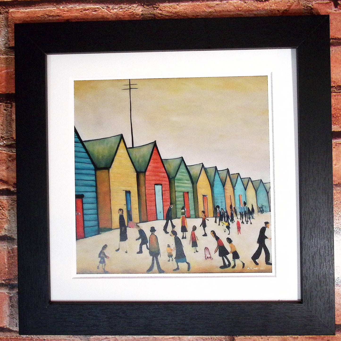 Brighton Beach Huts - Impression d'art giclée 21 cm carré. Image attachante dans le style de LS Lowry