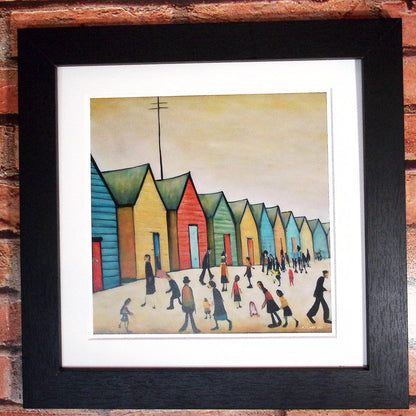 Brighton Beach Huts - Impression d'art giclée 21 cm carré. Image attachante dans le style de LS Lowry